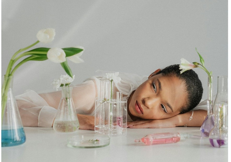 PFAS et cosmétique : quels dangers et quelles alternatives naturelles ?